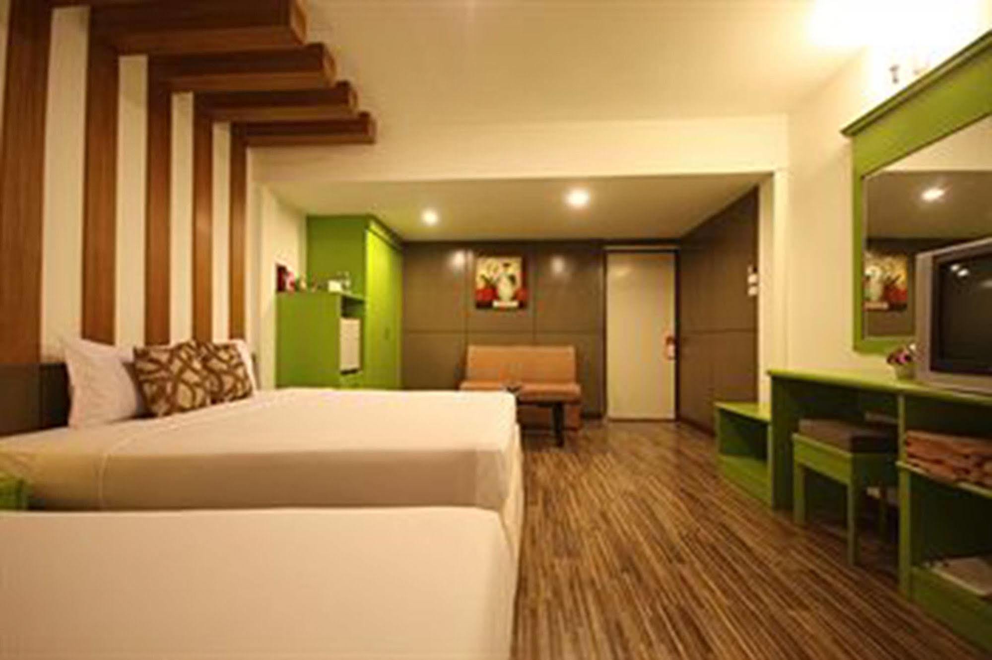 Windmill Resort Hotel Pattaya Esterno foto