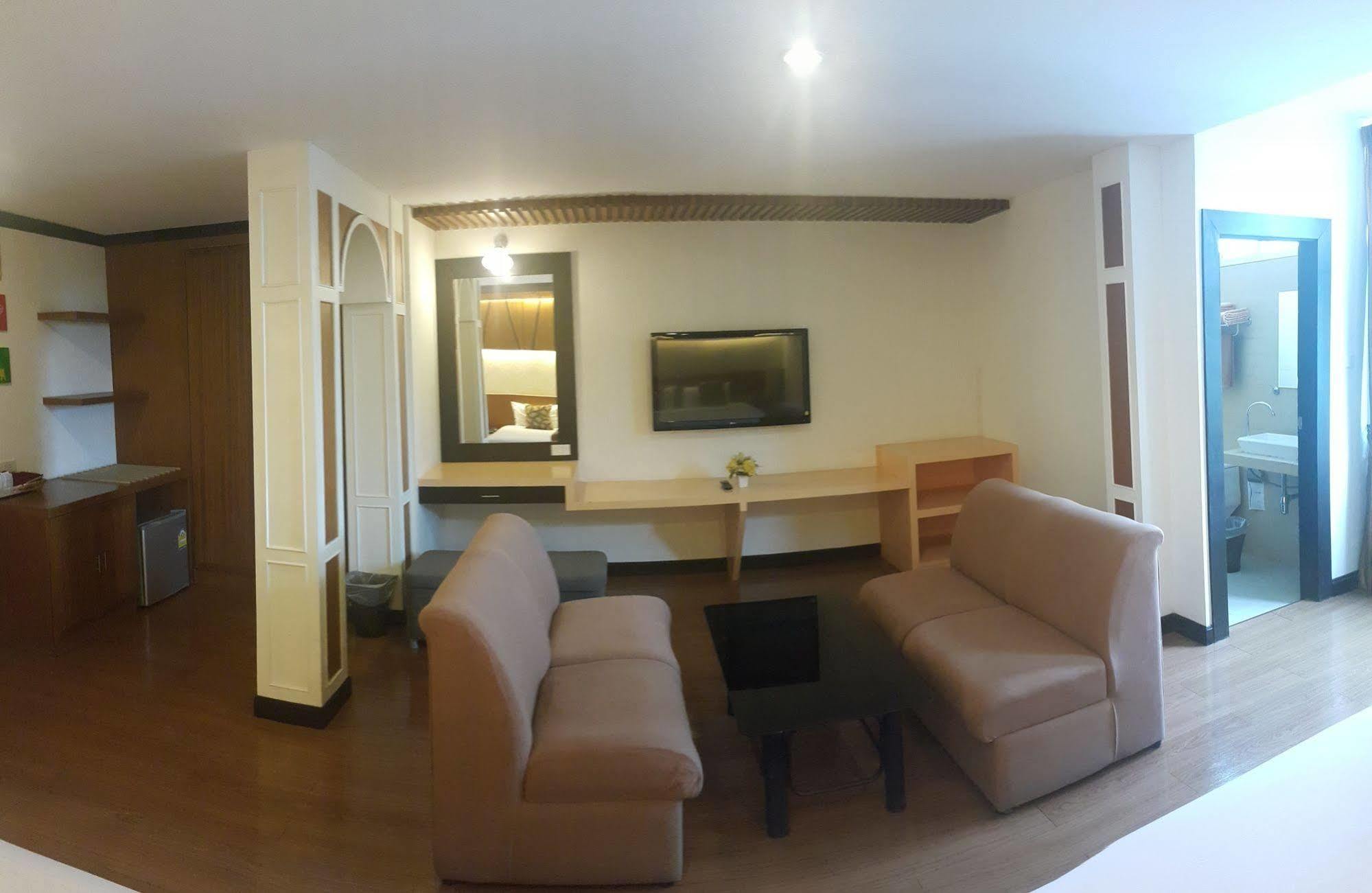 Windmill Resort Hotel Pattaya Esterno foto