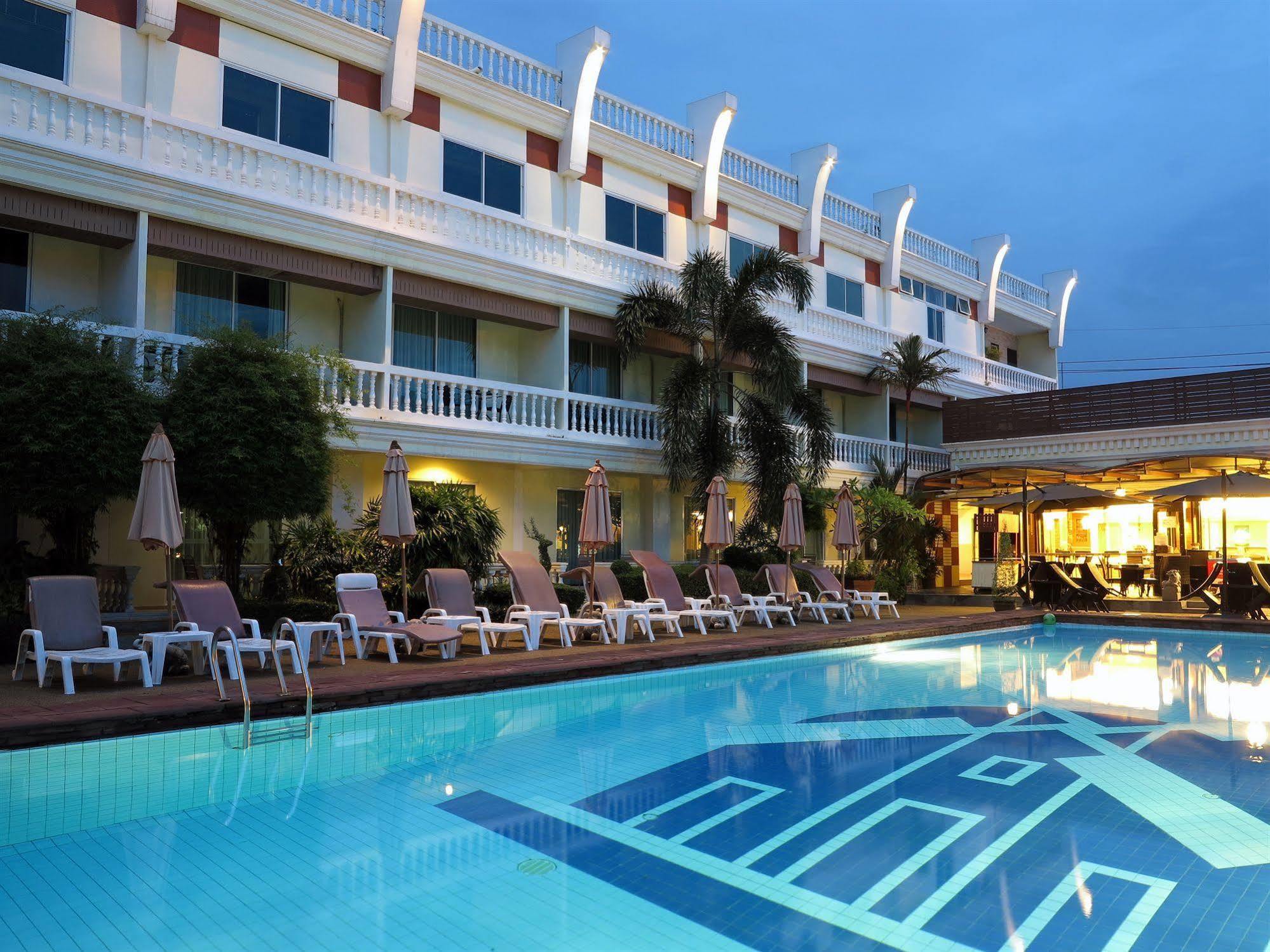 Windmill Resort Hotel Pattaya Esterno foto